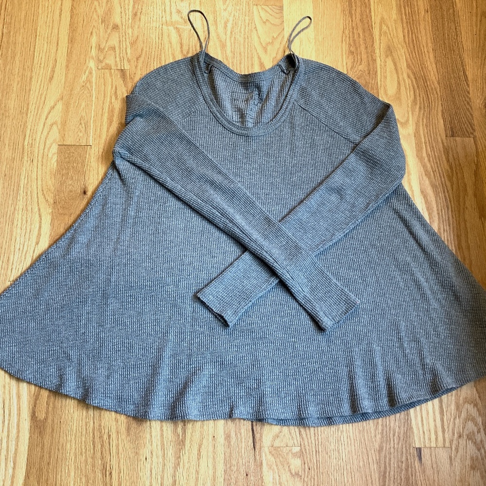 Free People gray long-sleeve waffle knit swing top, size S.
